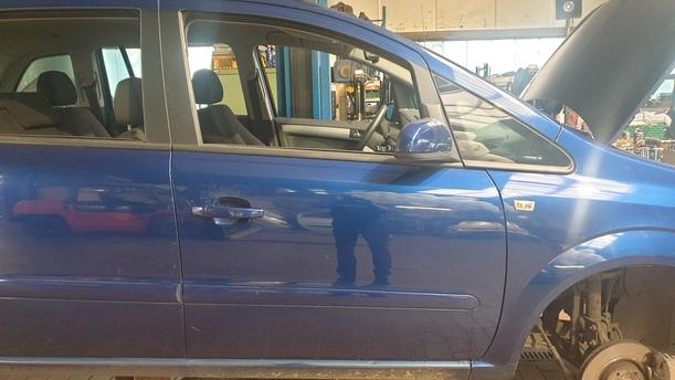 Foto: TÜR VORNE RECHTS eines Opel Zafira 1.9 CDTI GL