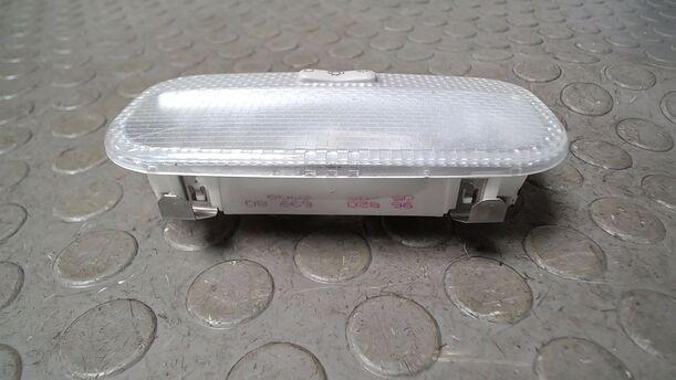 Foto: INNENLEUCHTE/ INNENBELEUCHTUNG HINTEN eines Citroen C3 Picasso VTi 120 GL