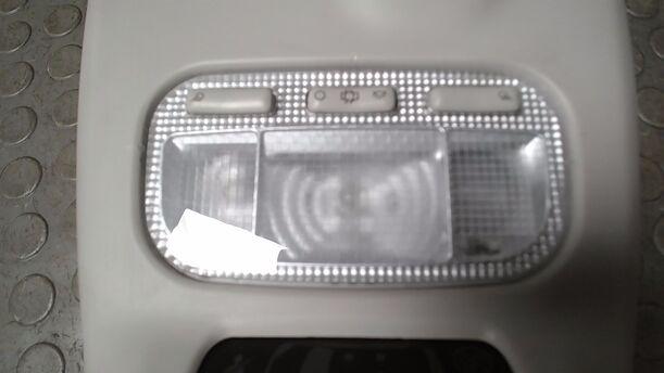 Foto: INNENLEUCHTE/ INNENBELEUCHTUNG VORN eines Citroen C3 Picasso VTi 120 GL