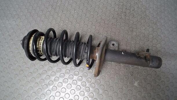 Foto: FEDERBEIN VORN LINKS eines Citroen C3 Picasso VTi 120 LX