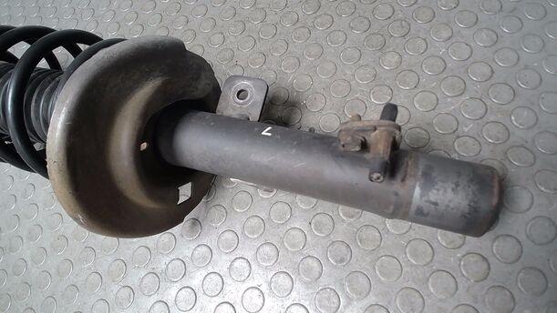 Foto: FEDERBEIN VORN LINKS eines Citroen C3 Picasso VTi 120 LX