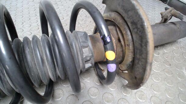 Foto: FEDERBEIN VORN LINKS eines Citroen C3 Picasso VTi 120 LX
