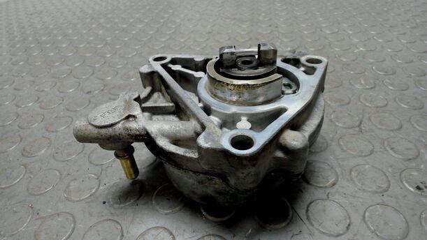 Foto: VAKUUMPUMPE / UNTERDRUCKPUMPE eines Opel Zafira 1.9 CDTI LX