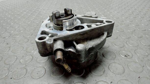 Foto: VAKUUMPUMPE / UNTERDRUCKPUMPE eines Opel Zafira 1.9 CDTI LX