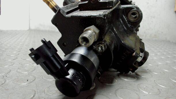Foto: HOCHDRUCKPUMPE / DIESELEINSPRITZPUMPE eines Opel Zafira 1.9 CDTI LX
