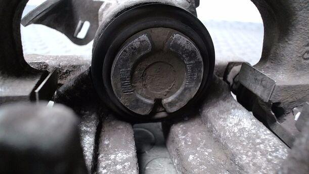 Foto: BREMSSATTEL HINTEN LINKS ( LUCAS ) eines Citroen C3 Picasso VTi 120 Style