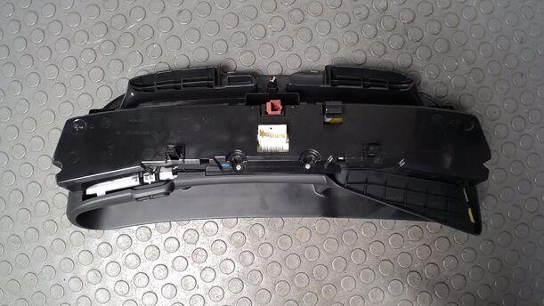 Foto: TACHOEINHEIT/ KOMBIINSTRUMENT eines Citroen C3 Picasso VTi 120 Style