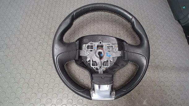 Foto: LEDERLENKRAD ( OHNE AIRBAG ) eines Citroen C3 Picasso VTi 120 Style