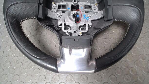 Foto: LEDERLENKRAD ( OHNE AIRBAG ) eines Citroen C3 Picasso VTi 120 Style