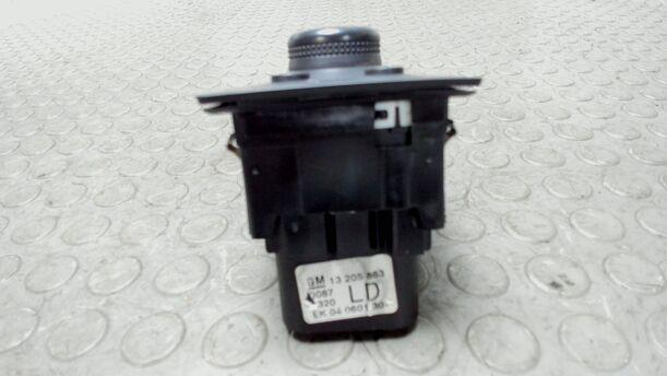 Foto: LICHTSCHALTER ( OHNE NEBELSCHEINWERFER ) eines Opel Zafira 1.9 CDTI Style