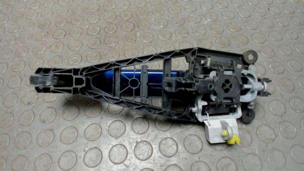 Foto: TÜRGRIFF AUSSEN HINTEN LINKS eines Opel Zafira 1.9 CDTI Style