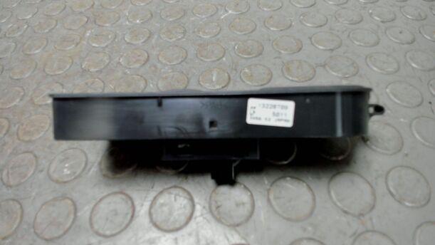 Foto: FENSTERHEBERSCHALTER eines Opel Zafira 1.9 CDTI Style