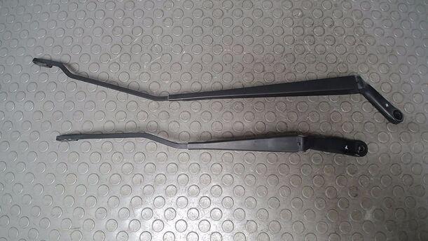 Foto: SCHEIBENWISCHERARME VORN eines Peugeot 206+ 60 Style