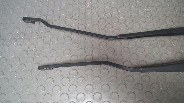 Foto: SCHEIBENWISCHERARME VORN eines Peugeot 206+ 60 Style