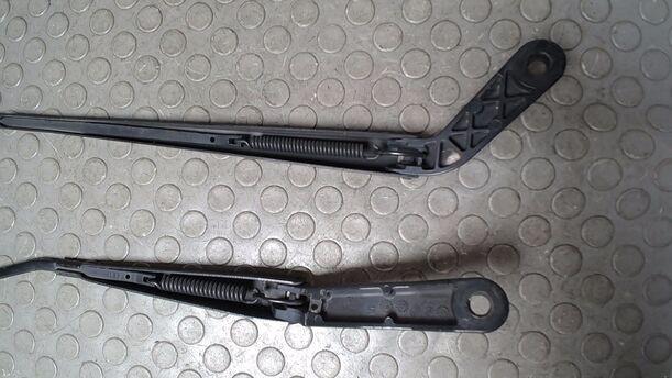 Foto: SCHEIBENWISCHERARME VORN eines Peugeot 206+ 60 Style