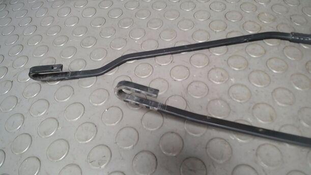 Foto: SCHEIBENWISCHERARME VORN eines Peugeot 206+ 60 Style