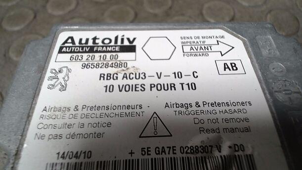 Foto: STEUERGERÄT AIRBAG/ AIRBAGSTEUERGERÄT eines Peugeot 206+ 60 Style