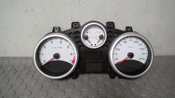 Foto: TACHOEINHEIT/ KOMBIINSTRUMENT eines Peugeot 206+ 60 LX
