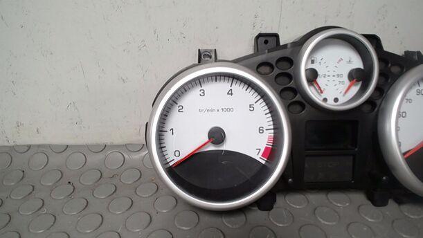 Foto: TACHOEINHEIT/ KOMBIINSTRUMENT eines Peugeot 206+ 60 LX