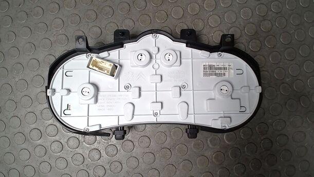 Foto: TACHOEINHEIT/ KOMBIINSTRUMENT eines Peugeot 206+ 60 LX