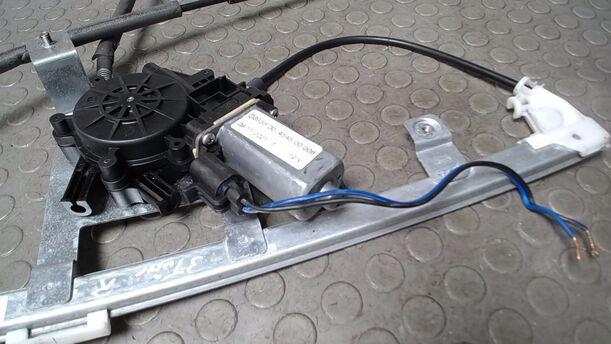 Foto: FENSTERHEBER ELEKTRISCH RECHTS ( 206+/ 2/3 TÜRER ) eines Peugeot 206+ 60 LX