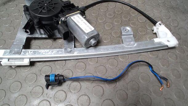Foto: FENSTERHEBER ELEKTRISCH RECHTS ( 206+/ 2/3 TÜRER ) eines Peugeot 206+ 60 LX