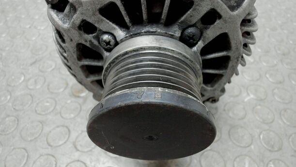 Foto: LICHTMASCHINE / GENERATOR eines Opel Zafira 1.9 CDTI LX