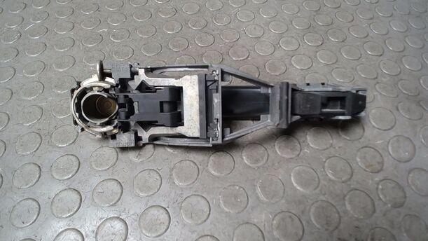 Foto: TÜRAUSSENGRIFF HINTEN LINKS ( UNLACKIERT ) eines VW Polo 1.2 LX