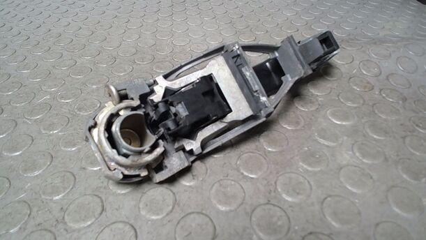 Foto: TÜRAUSSENGRIFF HINTEN LINKS ( UNLACKIERT ) eines VW Polo 1.2 LX