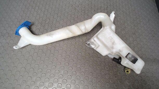 Foto: SCHEIBENWASCHBEHÄLTER eines VW Polo 1.2 LX