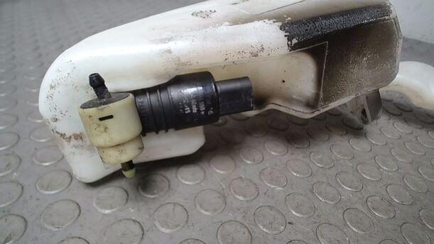 Foto: SCHEIBENWASCHBEHÄLTER eines VW Polo 1.2 LX