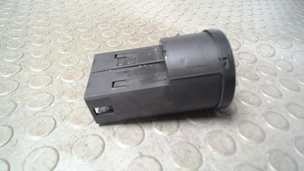 Foto: LICHTSCHALTER eines VW Polo 1.2 LX