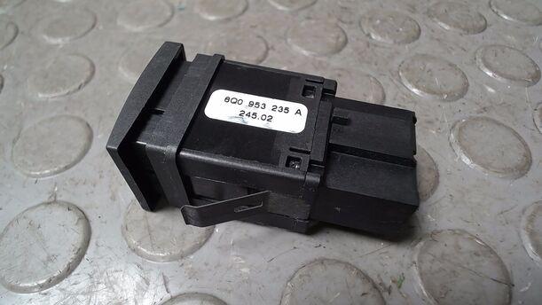 Foto: SCHALTER WARNBLINKANLAGE eines VW Polo 1.2 GLXi