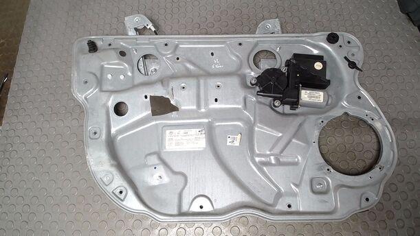 Foto: FENSTERHEBER ELEKTRISCH VORN LINKS ( 4/5 TÜRER ) eines VW Polo 1.2 GLXi