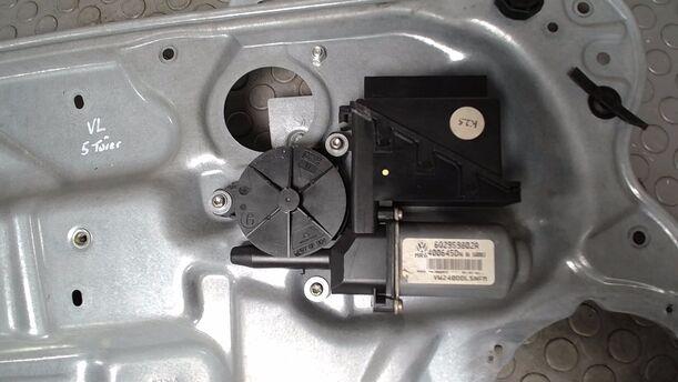 Foto: FENSTERHEBER ELEKTRISCH VORN LINKS ( 4/5 TÜRER ) eines VW Polo 1.2 GLXi