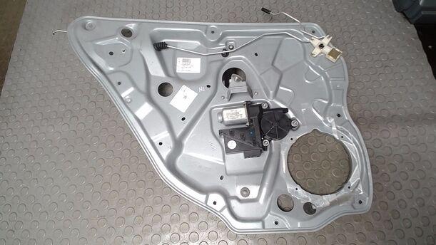 Foto: FENSTERHEBER ELEKTRISCH HINTEN LINKS eines VW Polo 1.2 GLXi