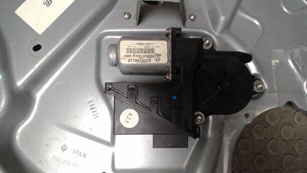 Foto: FENSTERHEBER ELEKTRISCH HINTEN LINKS eines VW Polo 1.2 GLXi