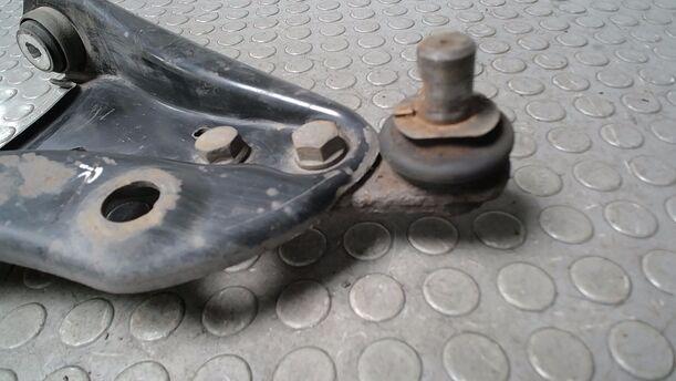 Foto: QUERLENKER VORN RECHTS eines Renault Twingo 1.2 16V Aut. Style