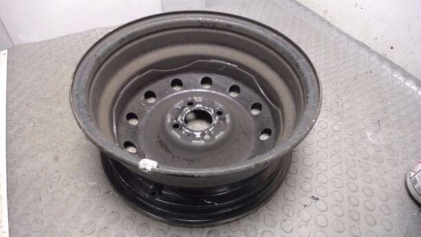 Foto: STAHLFELGE 6X15 ET43 eines Renault Scenic 1.6 GL