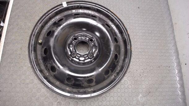 Foto: STAHLFELGE 6X15 ET43 eines Renault Scenic 1.6 GL