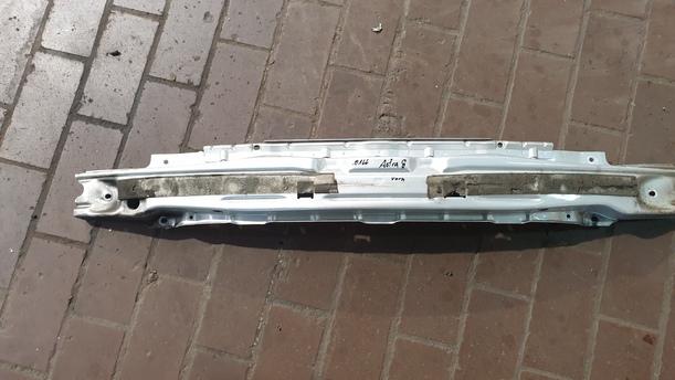 Foto: VERSTÄRKUNG VORNE eines Opel Astra 1.6 GL