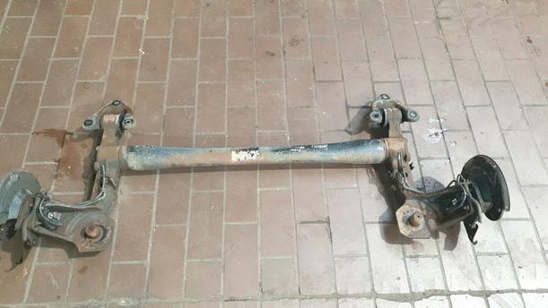 Foto: HINTERACHSE eines Opel Astra 1.6 GL