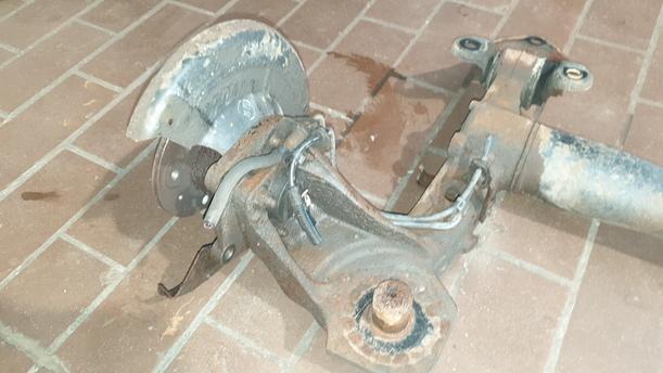 Foto: HINTERACHSE eines Opel Astra 1.6 GL