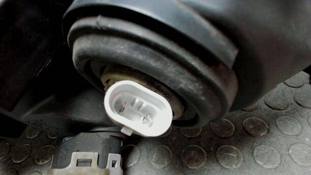 Foto: SCHEINWERFER LINKS ( HALOGEN ) eines Opel Astra 1.6 GL
