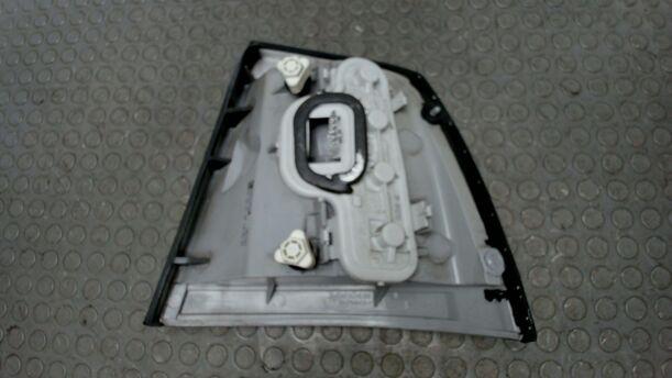 Foto: HECKLEUCHTE / RÜCKLICHT LINKS eines Opel Astra 1.6 GL