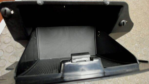Foto: HANDSCHUHFACH KLEIN eines Opel Astra 1.6 GL