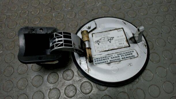 Foto: TANKKLAPPE / TANKDECKEL eines Opel Astra 1.6 GL