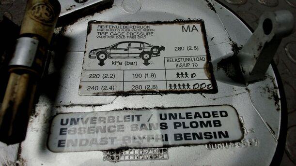 Foto: TANKKLAPPE / TANKDECKEL eines Opel Astra 1.6 GL