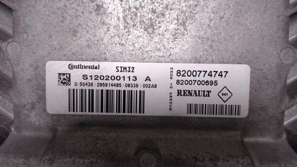 Foto: STEUERGERÄT EINSPRITZUNG / MOTORSTEUERGERÄT eines Renault Twingo 1.2 16V Aut. GL