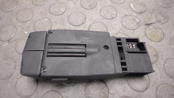 Foto: SCHALTER RADIOBEDIENUNG eines Renault Twingo 1.2 16V Aut. GL